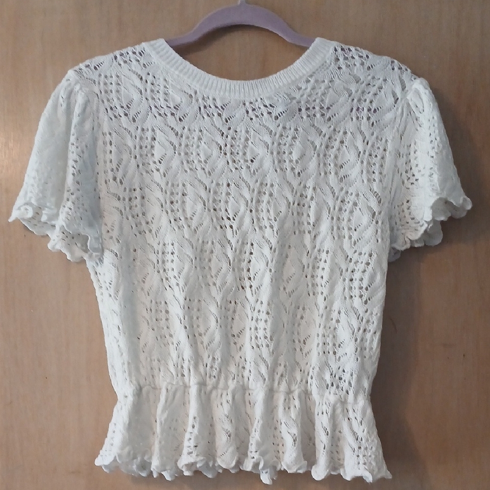 Divided "Crochet/Knit" White Top in Size L